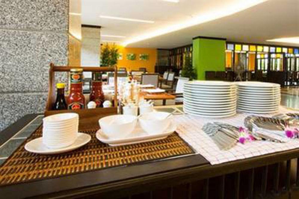 All Together Suite Hotel Bangkok Exterior foto