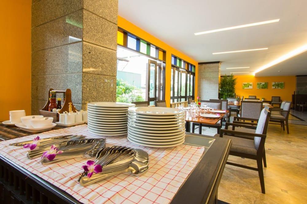 All Together Suite Hotel Bangkok Exterior foto