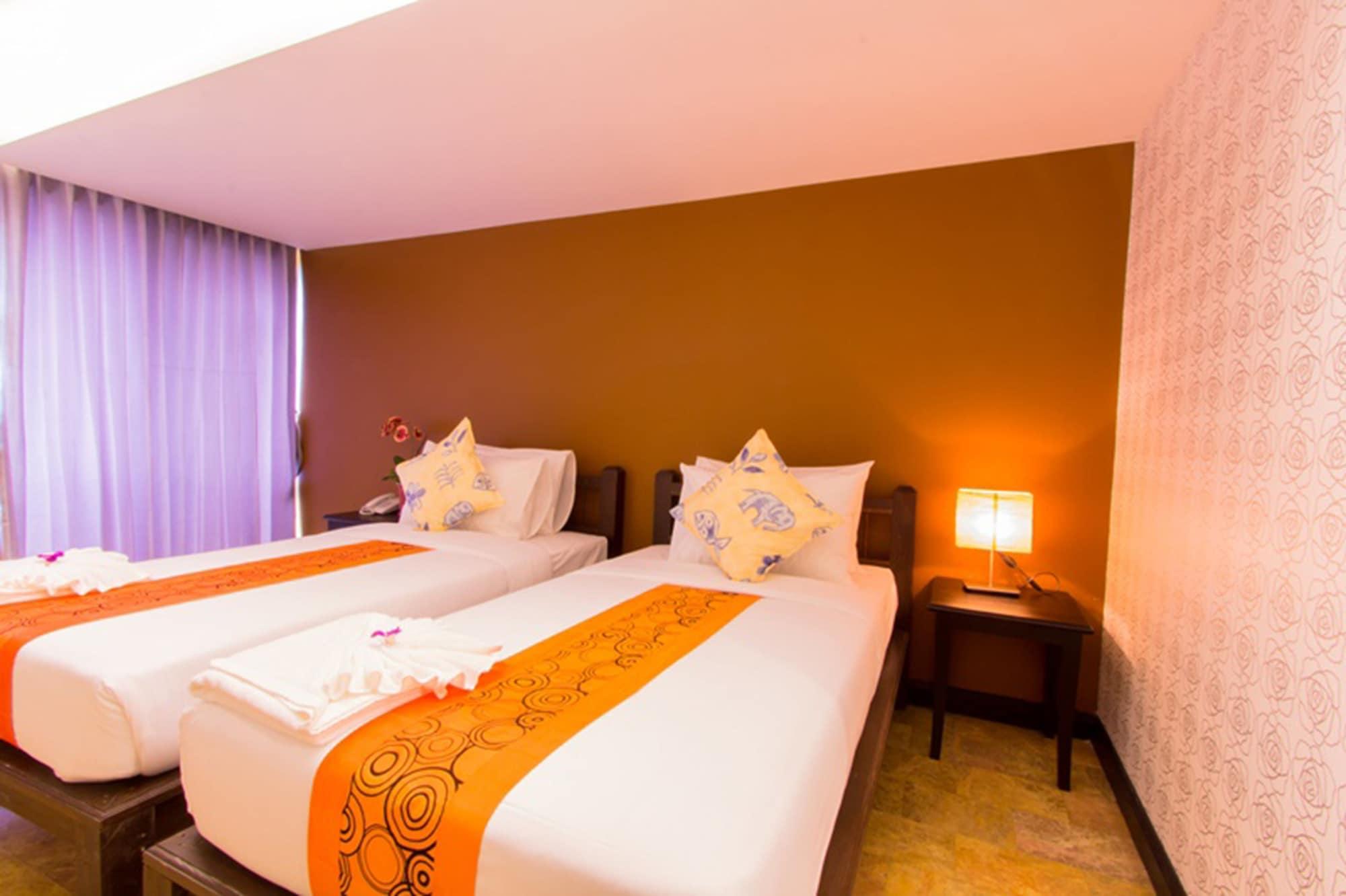 All Together Suite Hotel Bangkok Exterior foto