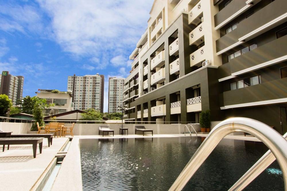 All Together Suite Hotel Bangkok Exterior foto