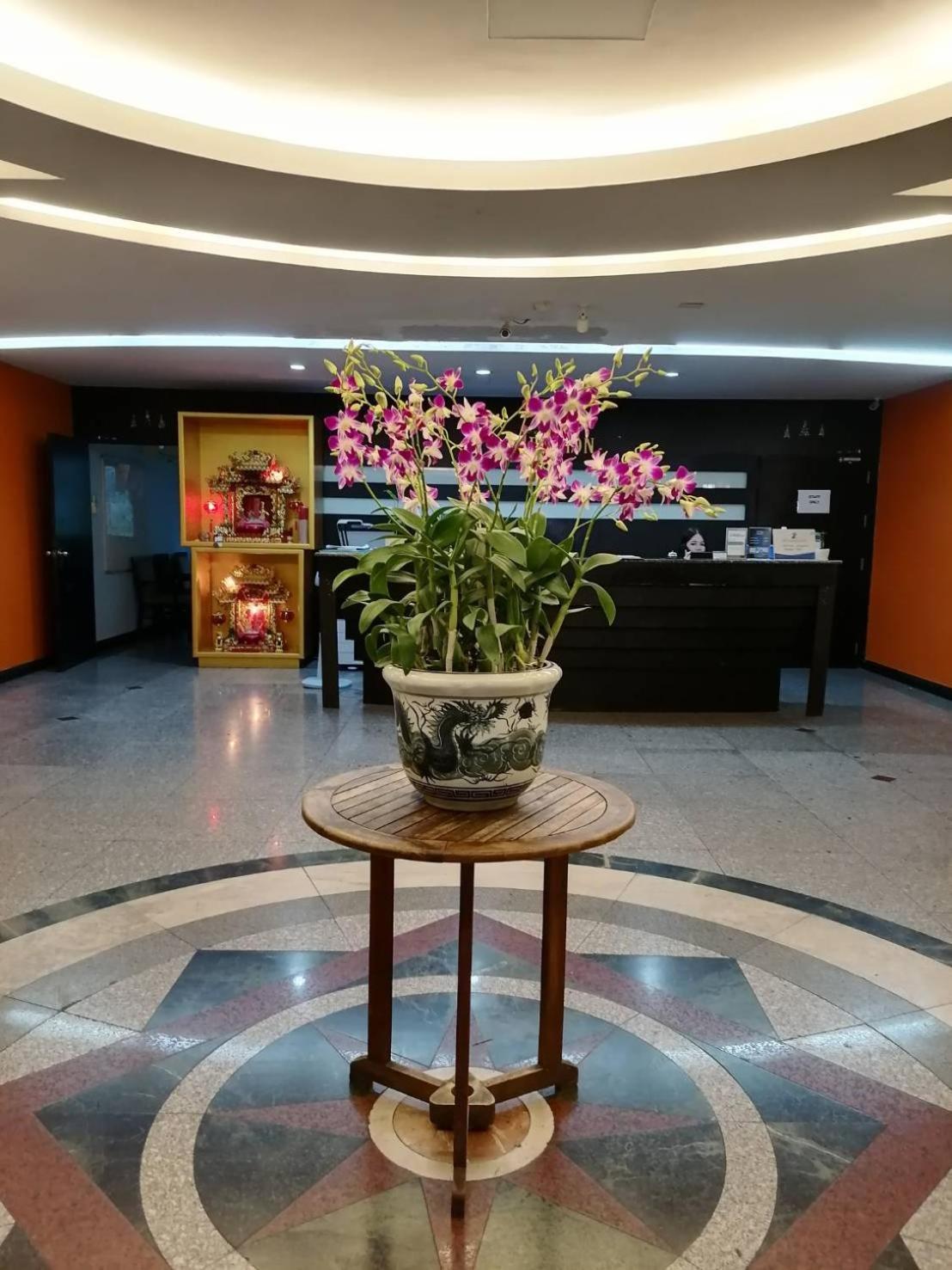 All Together Suite Hotel Bangkok Exterior foto