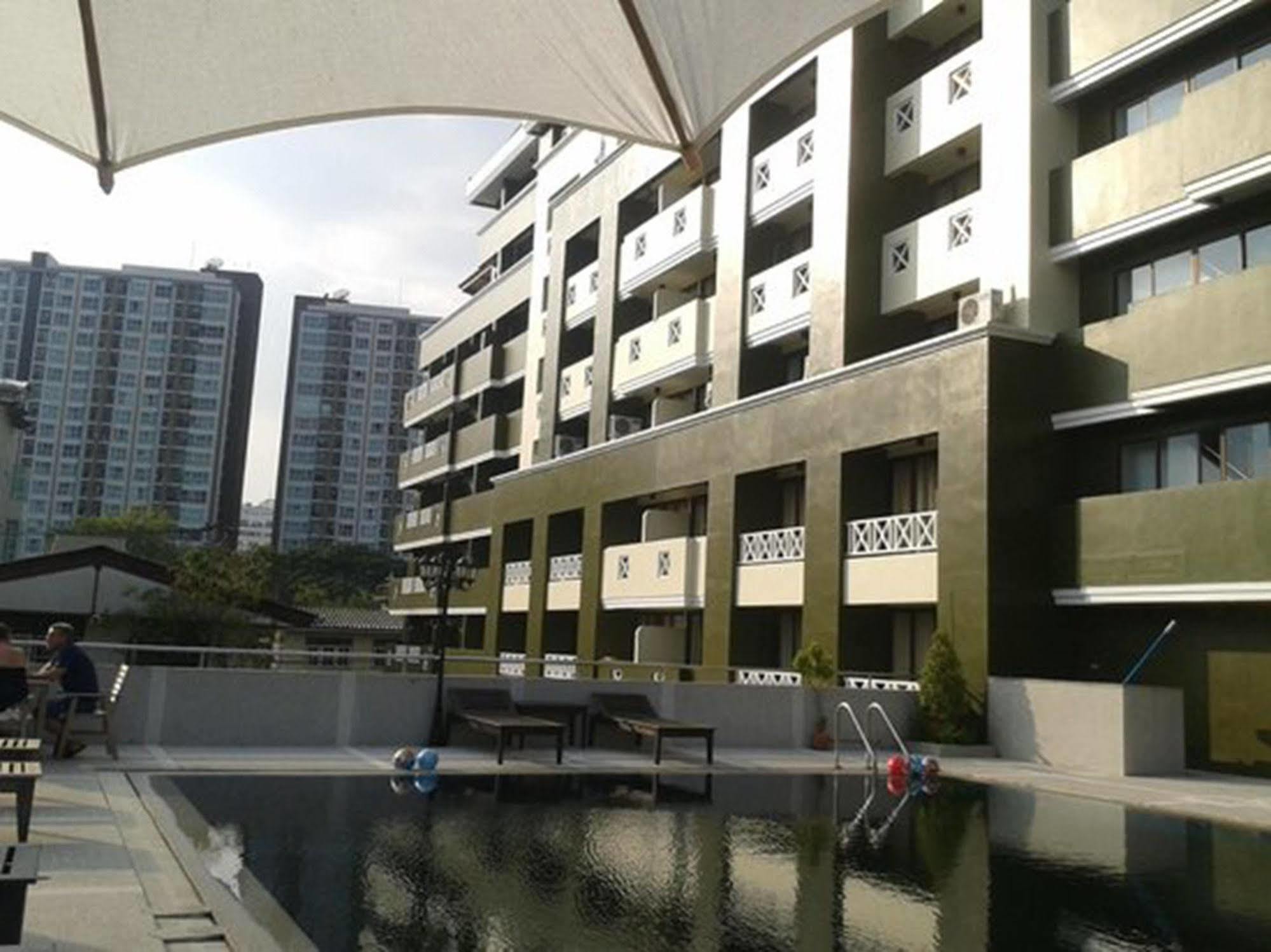 All Together Suite Hotel Bangkok Exterior foto
