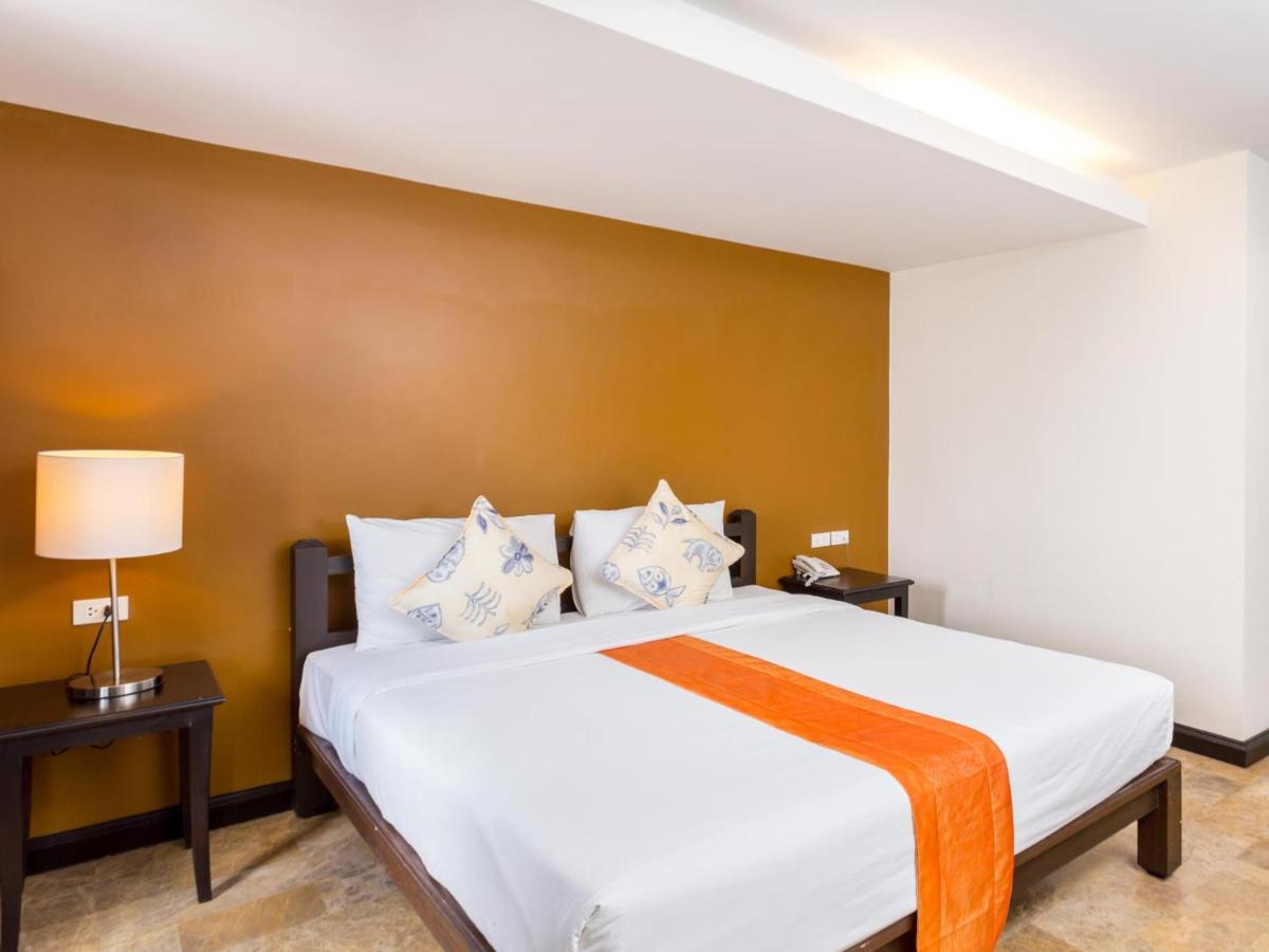 All Together Suite Hotel Bangkok Exterior foto